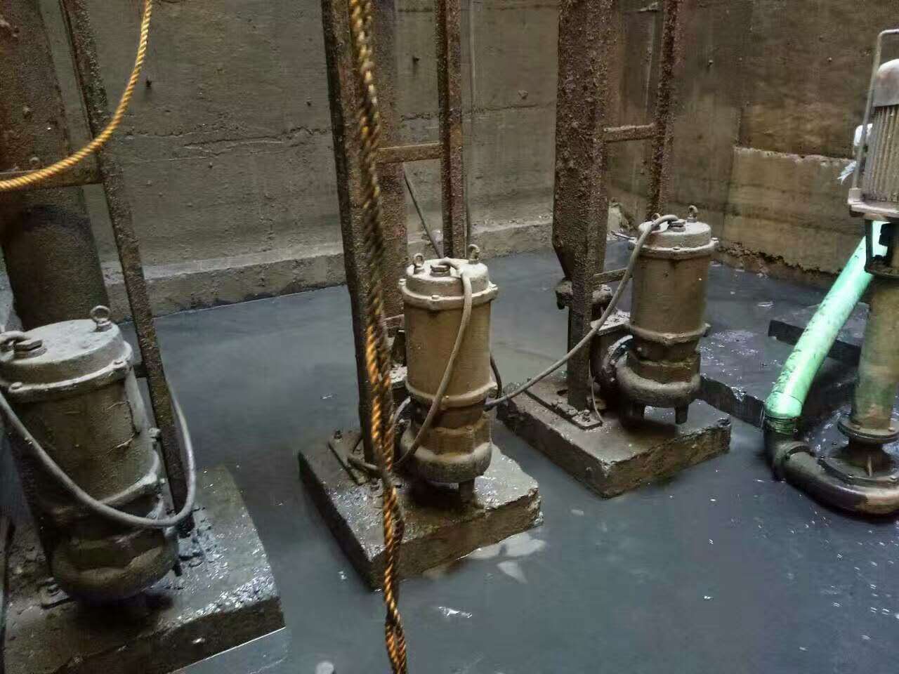 惠山污水池清理